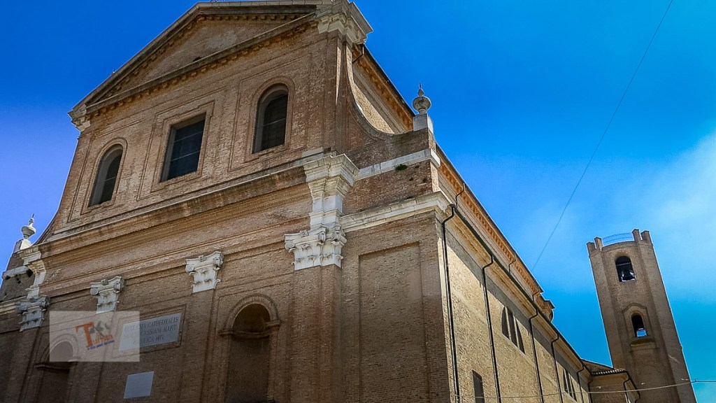 Comacchio, Duomo e torre campanaria- Turista a due passi da casa