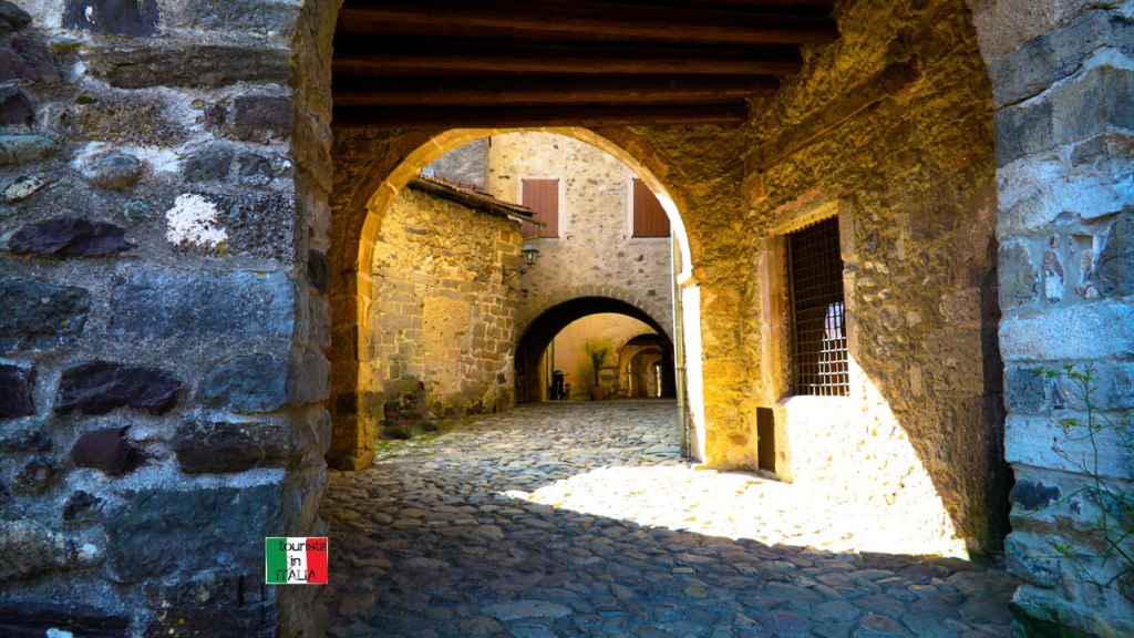 Cornello dei Tasso, porta d'ingresso