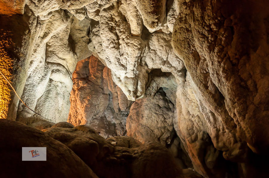Grotte di Rescia, la conformazione rocciosa- Turista a due passi da casa
