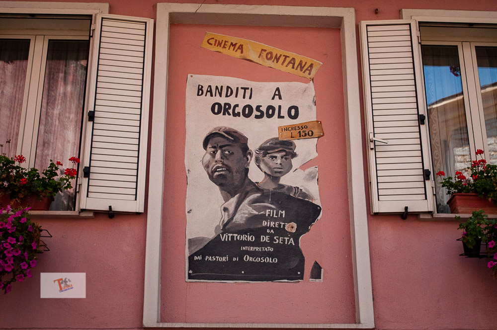 Orgosolo, uno dei murales cittadini - Turista a due passi da casa