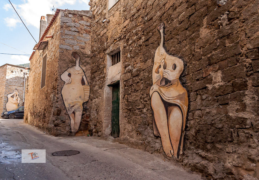 Orgosolo, uno dei murales cittadini - Turista a due passi da casa