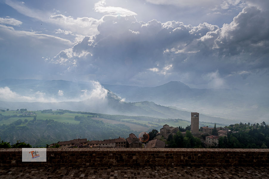 San Leo, panorama dalla Rocca - Turista a due passi da casa