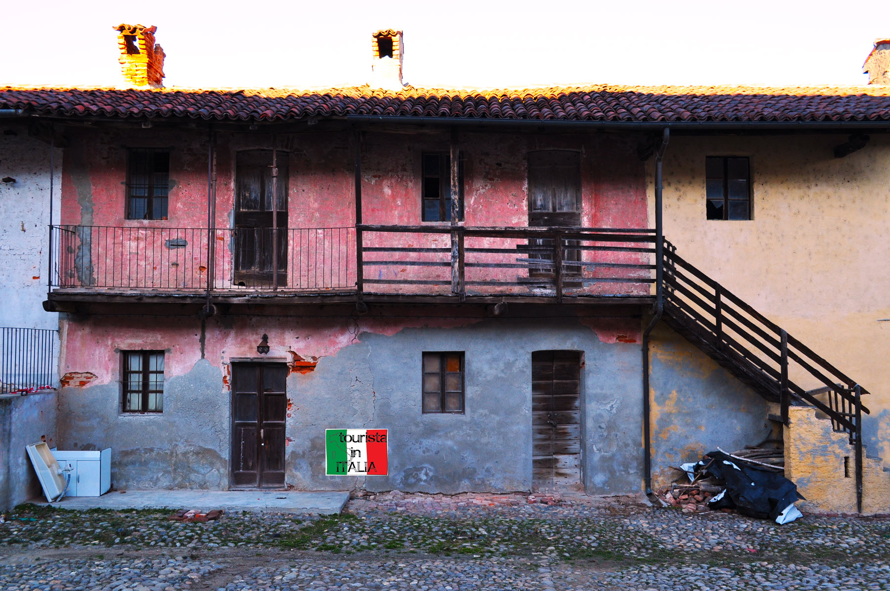Badia di Dulzago casa in corte Abissinia