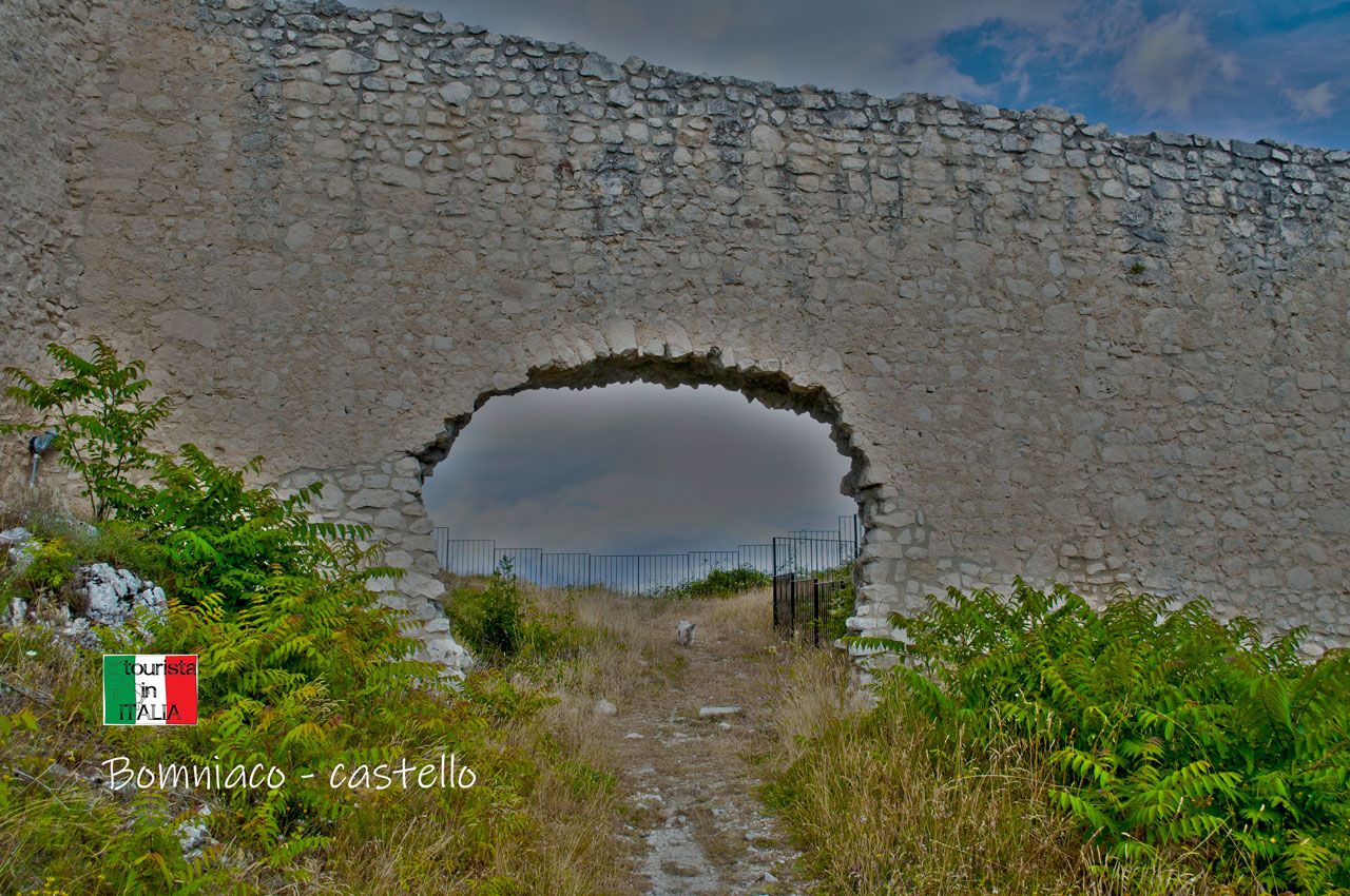 Bomniaco,castello, breccia o ingresso