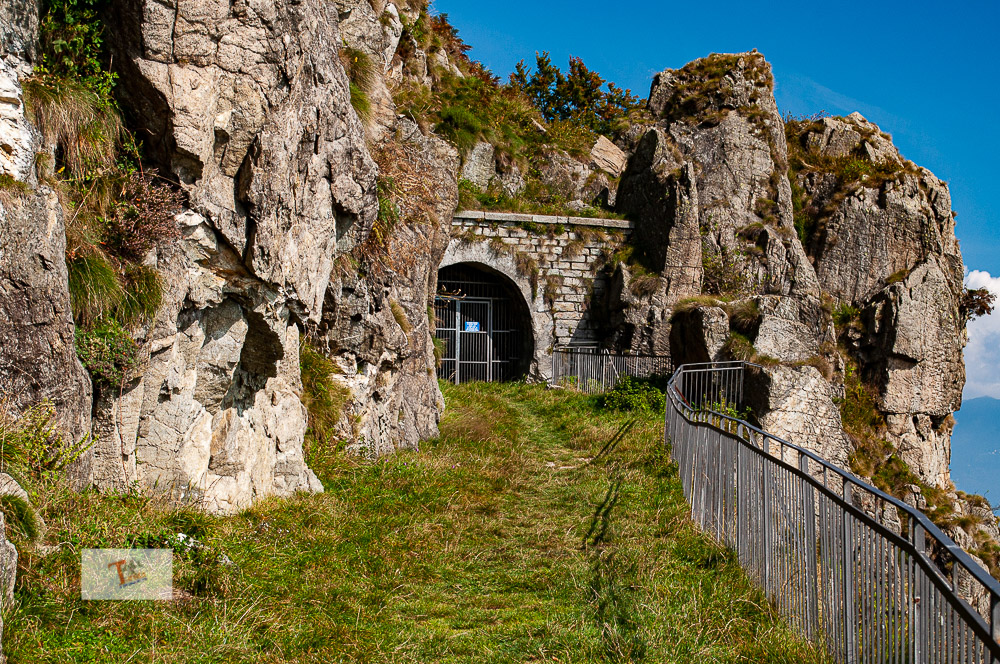 Morissolo, Linea Cadorna, ingresso ad una delle gallerie - Turista a due passi da casa