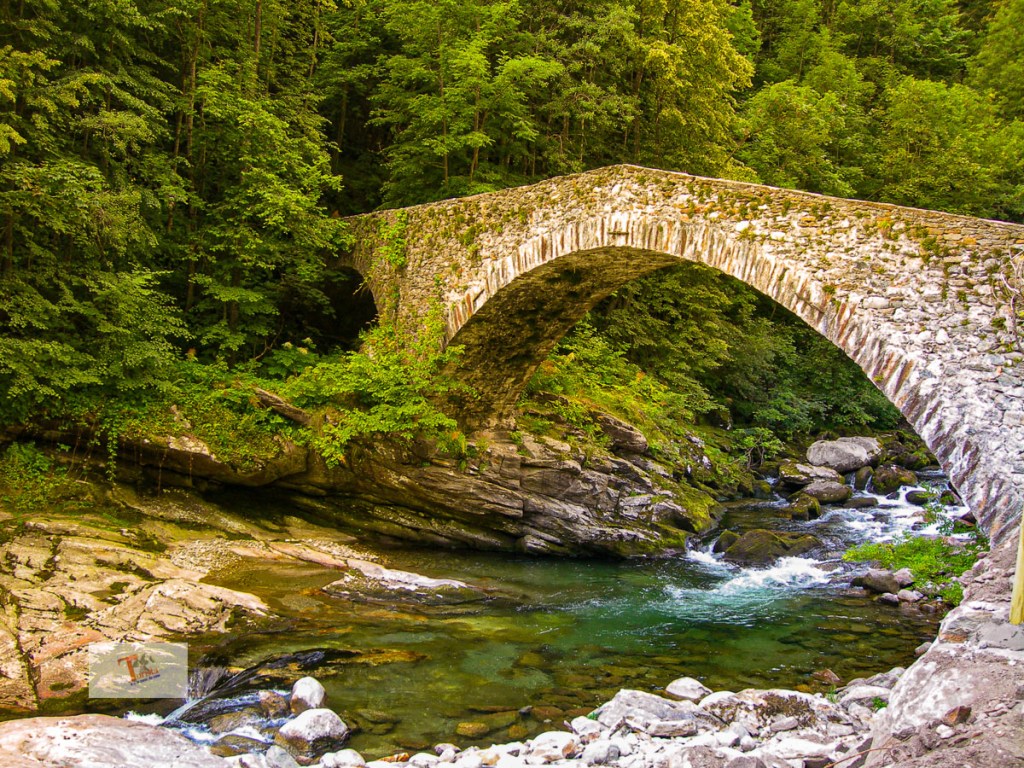Piaggiogna Inferiore, ponte - Turista a due passi da casa