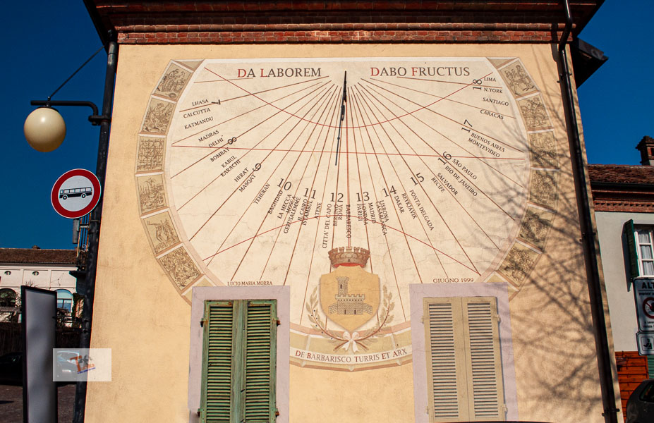 Barbaresco, meridiana - Turista a due passi da casa