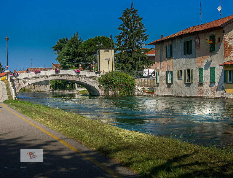 Castelletto di Cuggiono, ponte in pietra sul Naviglio- Turista a due passi da casa