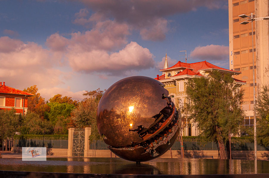 Pesaro, Sfera Pomodoro - Turista a due passi da casa