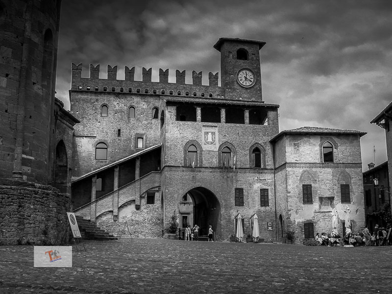 Castell'Arqauto, Palazzo del Podestà - Turista a due passi da casa