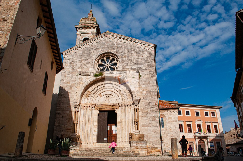 San Quirico d'Orcia, Collegiata - Turista a due passi da casa