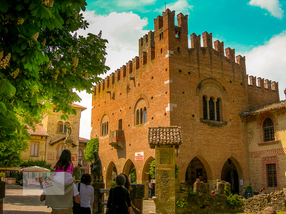 Grazzano Visconti, castello - Turista a due passi da casa
