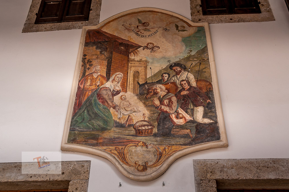 Sauris, Affresco su casa - Turista a due passi da casa