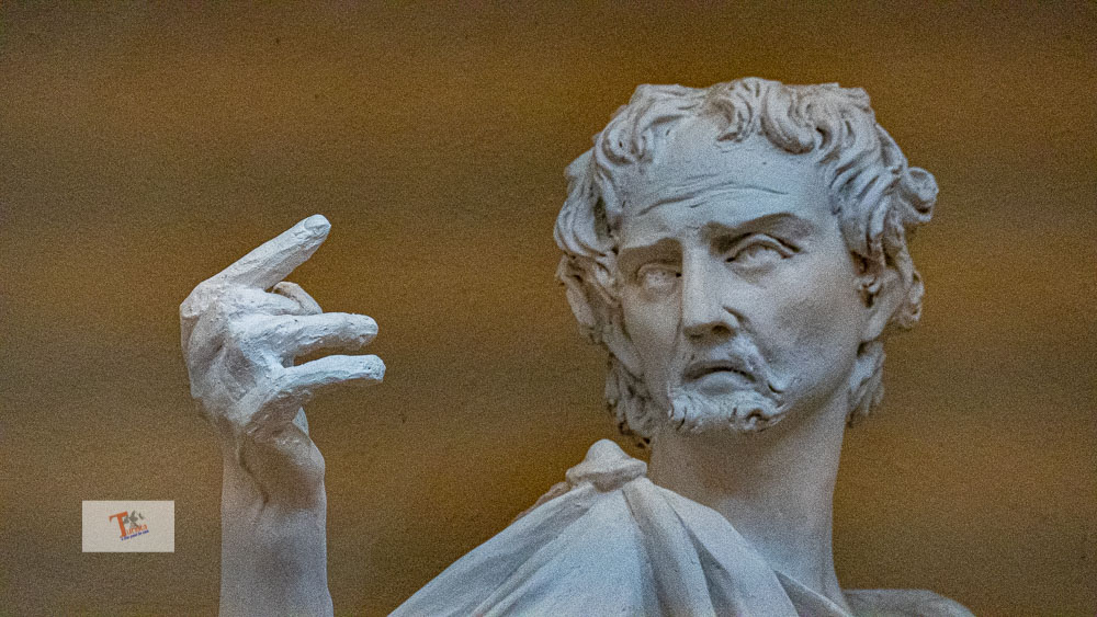 Todi, Tempio della Consolazione, statua - Turista a due passi da casa