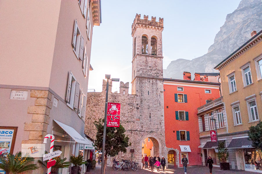 Riva del Garda, Porta San Michele - Turista a due passi da casa