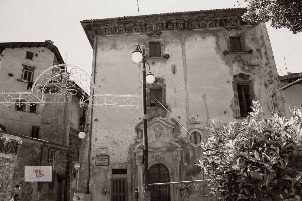 Scanno, Palazzo Mosca - Turista a due passi da casa