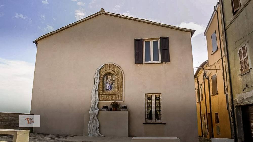 Mondaino, altare di Piazza delle Grazie- Turista a due passi da casa