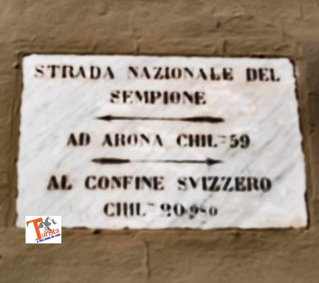 Domodossola, indicazione per il passo del Sempione - Turista a due passi da casa