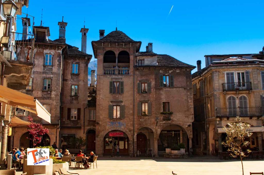 La Piazza Mercato e la campana del burro di&nbsp;Domodossola