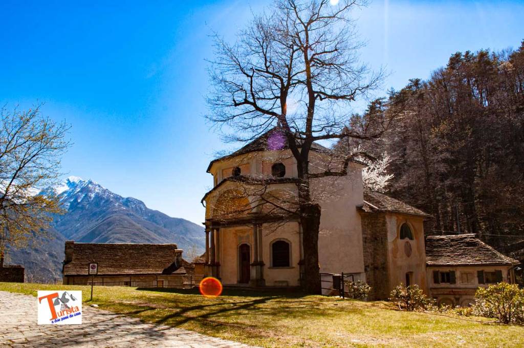 Domodossola, una cappella della Via Crucis del Sacro Monte Calvario - Turista a due passi da casa