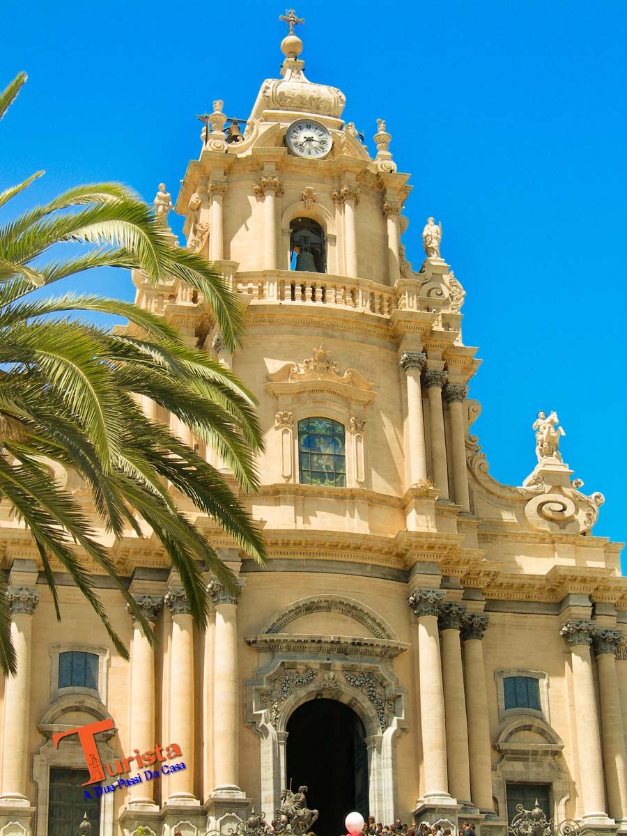 Ragusa , il duomo di San Giorgio- Turista A Due Passi Da Casa