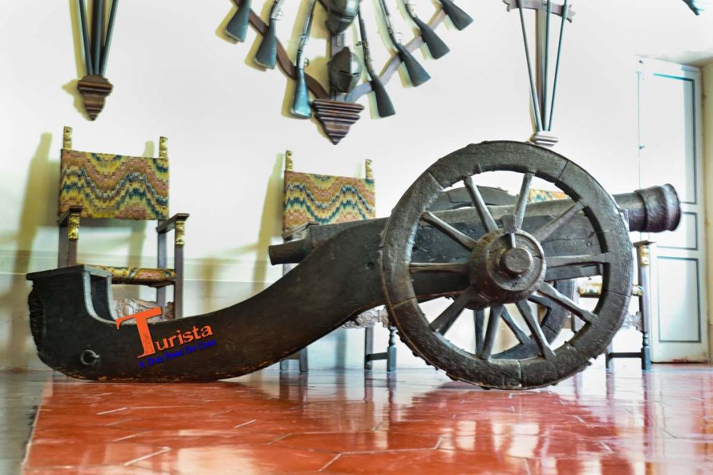 Rocca Meli Lupi, il cannone nella Sala delle Armi - Turista A Due Passi Da Casa