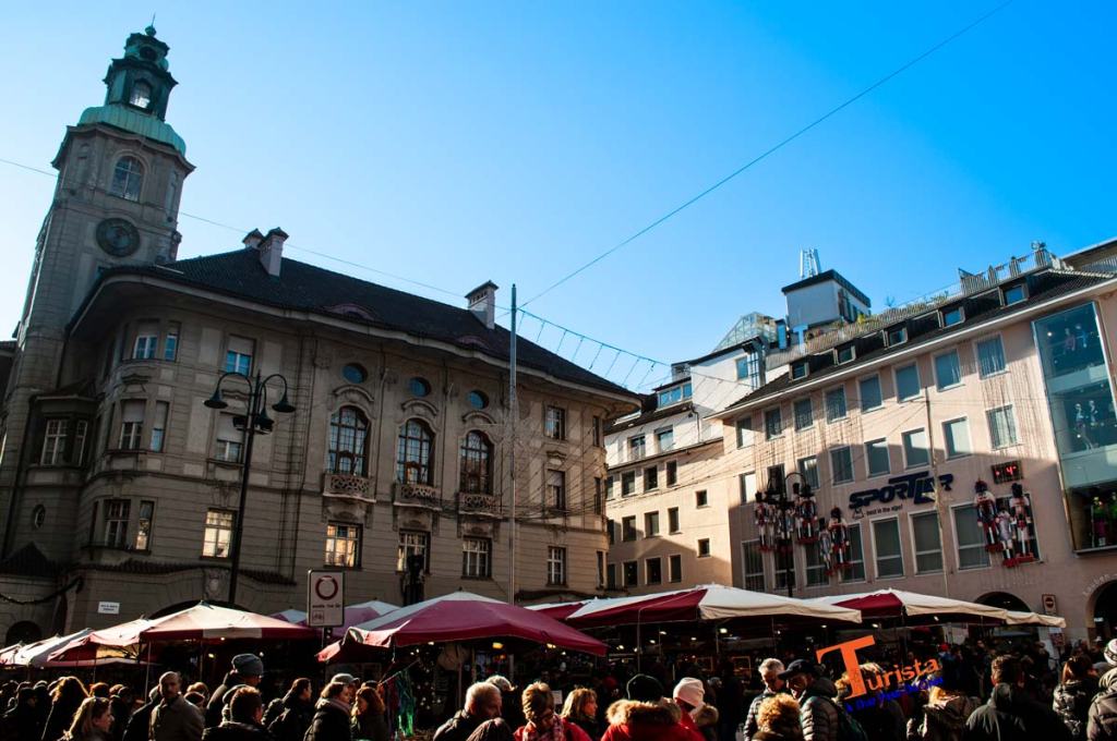 Bolzano, Piazza del Municipio - Turista A Due Passi Da Casa