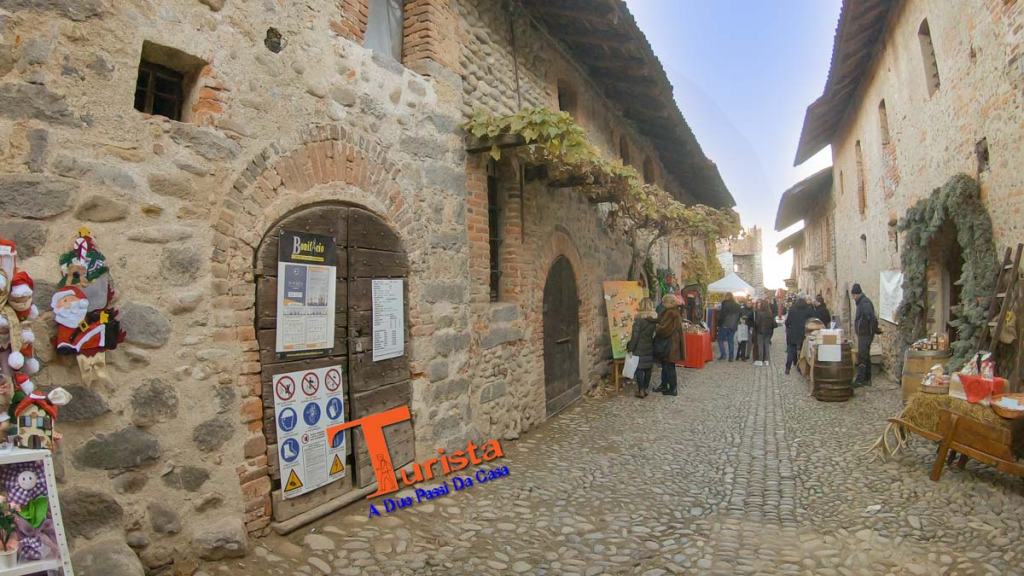 Mercatini di Natale in Piemonte, Ricetto di Candelo -Turista A Due Passi Da Casa