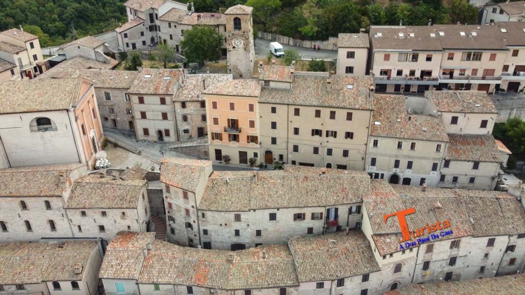 Fossato di Vico, panorama sulla torre civica -Turista A Due Passi Da Casa