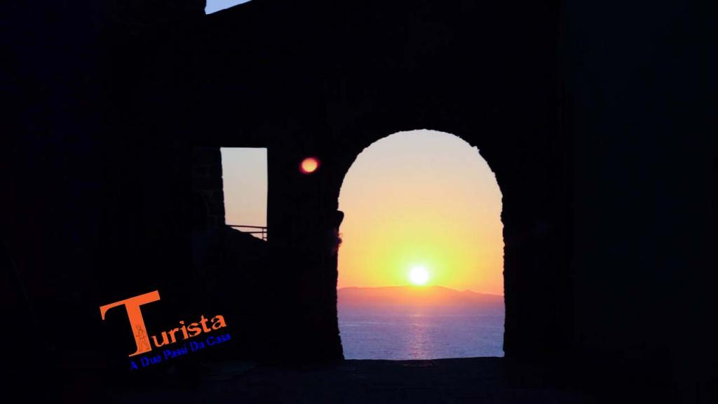 Castelsardo, tramonto visto dalla Concattedrale di Sant'Antonio Abate - Turista A Due Passi Da Casa