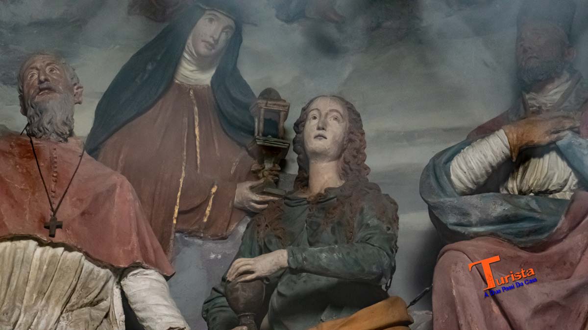 Sacro Monte di Crea, statue di una delle cappelle - Turista A Due Passi Da Casa