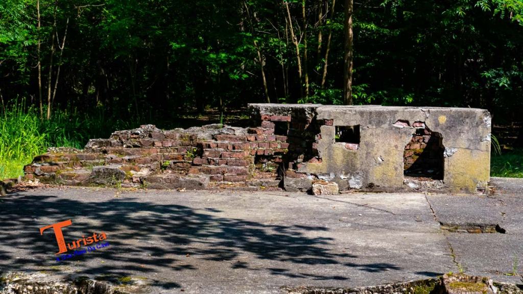 Lonate Pozzolo, via di Gaggio, rudere di una cucina da campo tedesca - Turista A Due Passi Da Casa