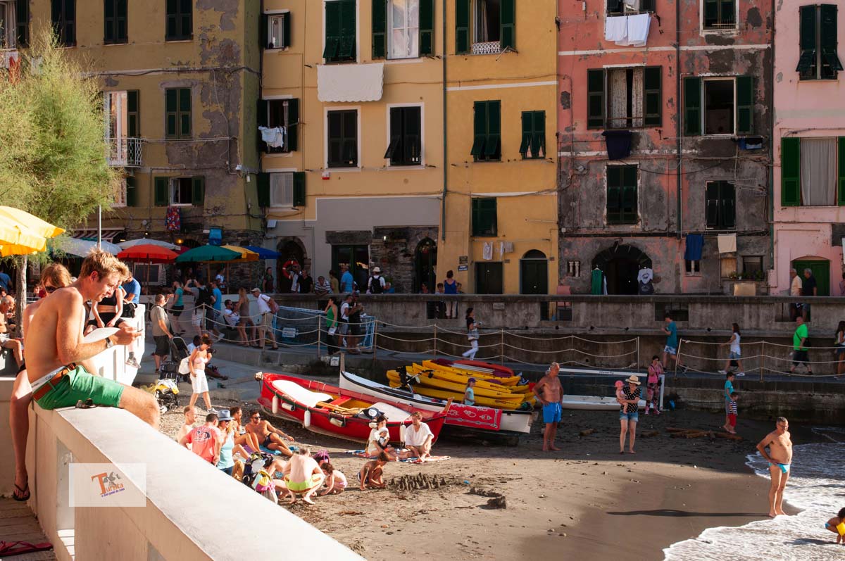 Vernazza, la spiaggia - Turista A Due Passi Da Casa