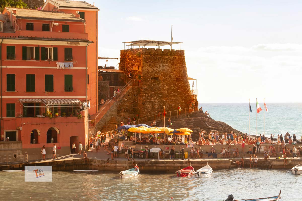 Vernazza, Torre quadrata del castello dei Doria - Turista A Due Passi Da Casa