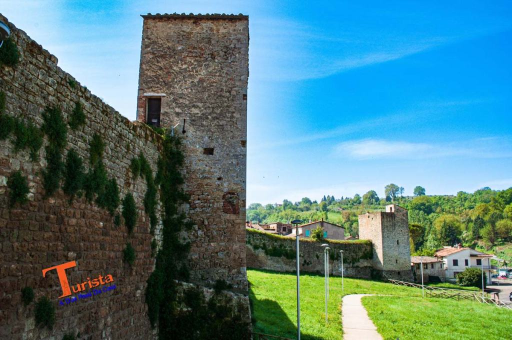 Asciano, Le mura -Turista A Due Passi Da Casa