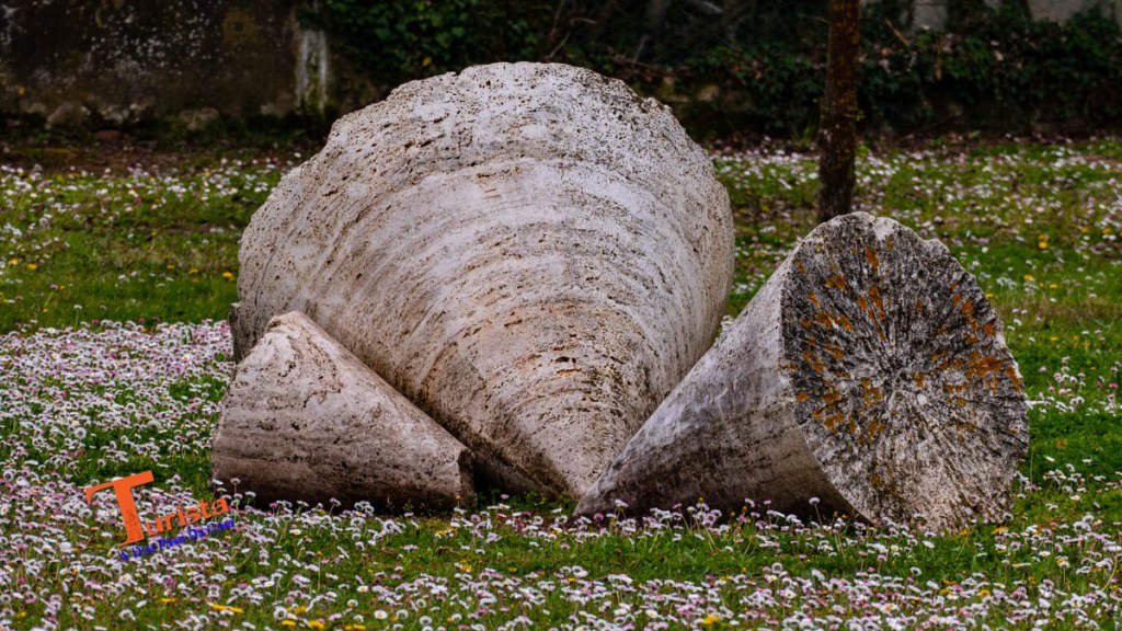 Rapolano Terme, Parco dell'acqua, una scultura -Turista A Due Passi Da Casa