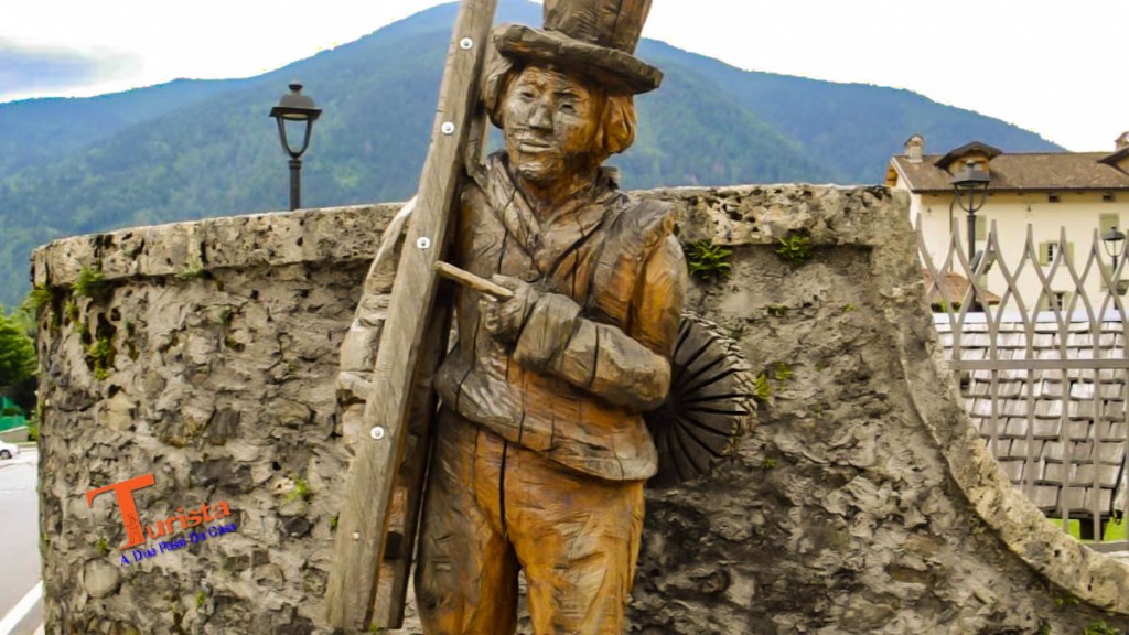 Sutrio, scultura dello spazzacamino - Turista A Due Passi Da Casa