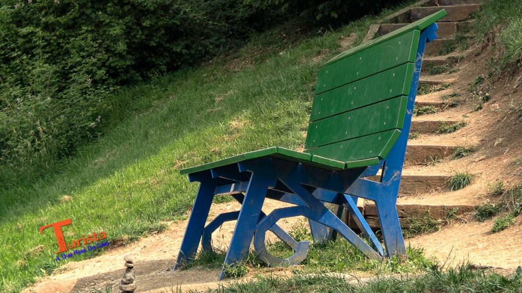 Riva di Solto, la panchina gigante- Turista A Due Passi Da Casa