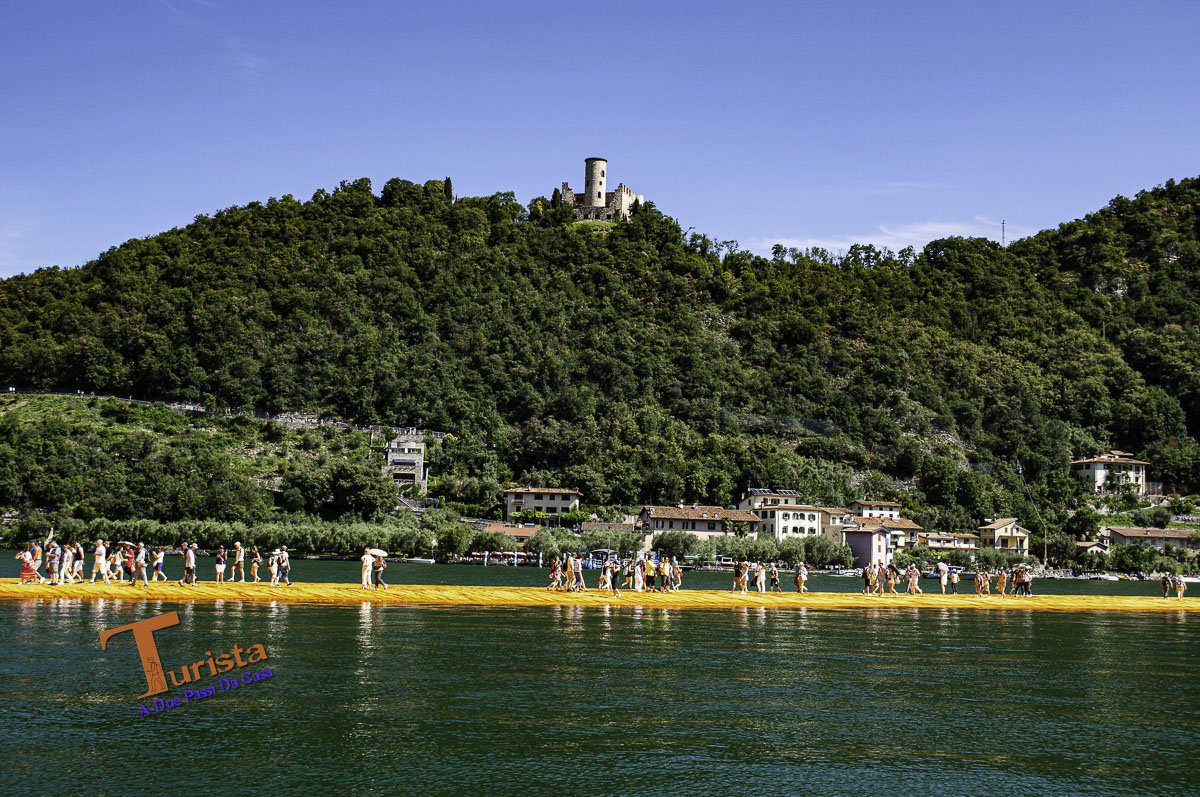 Monte Isola, Rocca degli Olofredi ai tempi del Floating Piers - Turista A Due Passi Da Casa