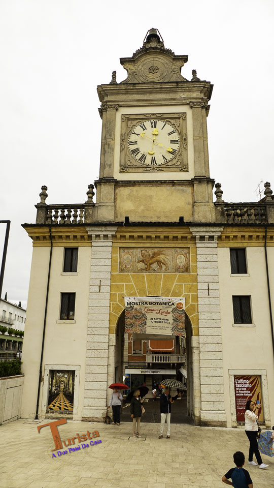 Salò, porta dell'orologio - Turista A Due Passi Da Casa