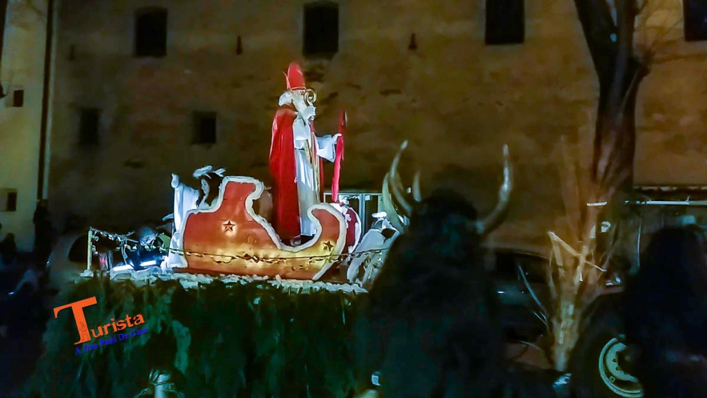Bressanone, sfilata Krampus, l'immagine è il frame di un video - Turista A Due Passi Da Casa