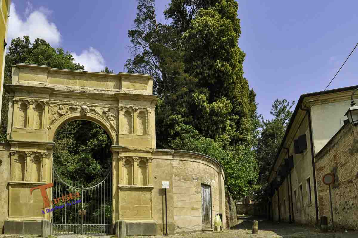 Este, Arco del Falconetto- Turista A Due Passi Da Casa
