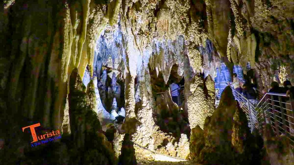 Un viaggio al centro delle profondità della Terra per esplorare le Grotte Antro del&nbsp;Corchia