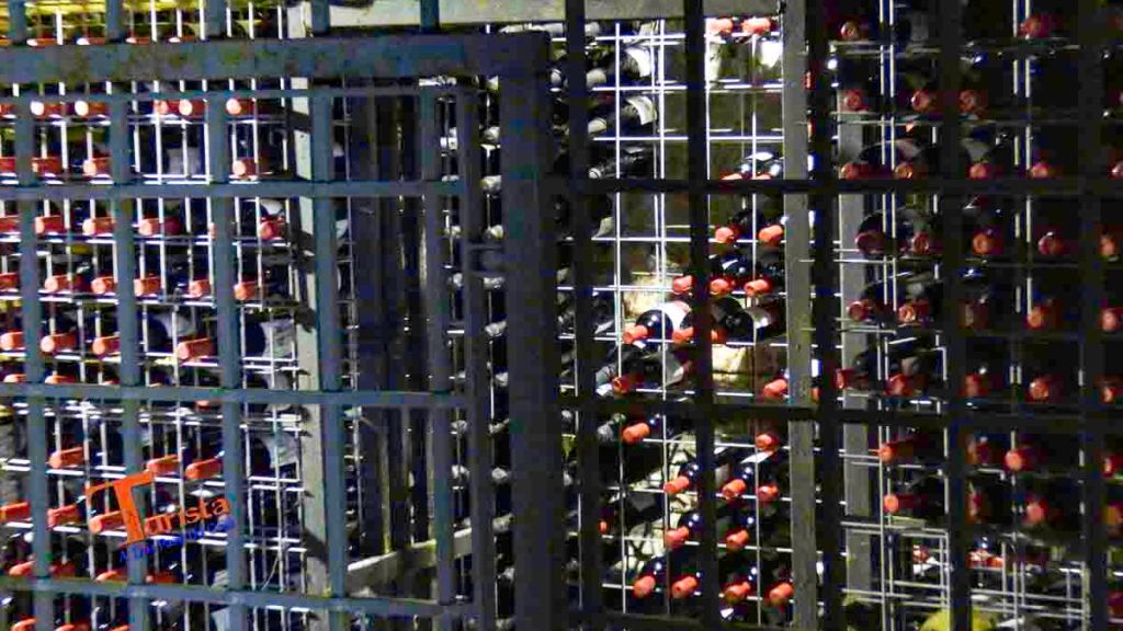 Levigliani, Vino Ipogeo- Turista A Due Passi Da Casa