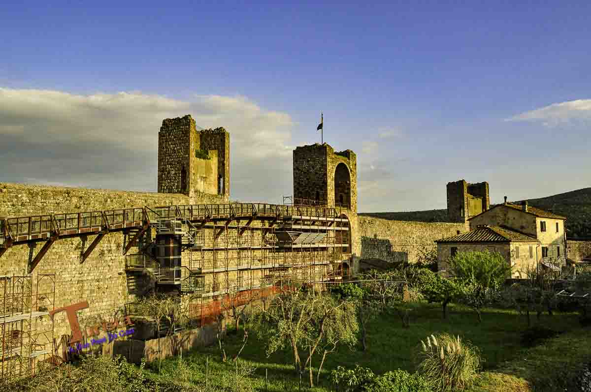 Monteriggioni, Camminamento - Turista A Due Passi Da Casa