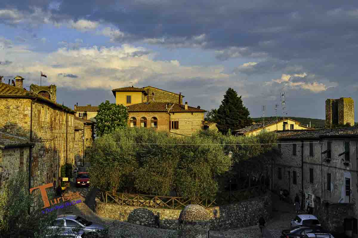Monteriggioni, vista dal camminamento di Ponente- Turista A Due Passi Da Casa