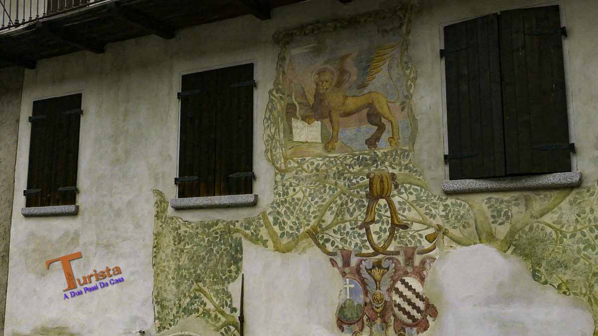 Bagolino, Leone San Marco e stemma conti Lodron- Turista A Due Passi Da Casa