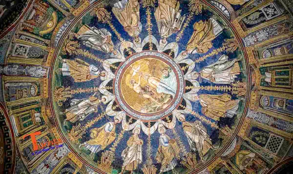 Ravenna, Battistero Neoniano- Turista A Due Passi Da Casa