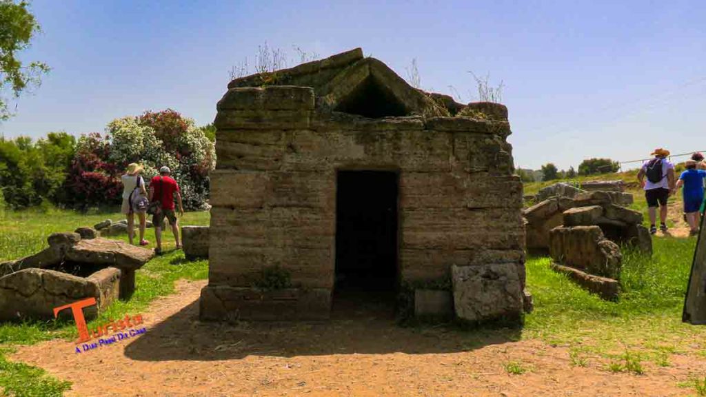 Parco Archeologico di Baratti e Populonia, Tomba del Bronzetto di Offerente- Turista A Due Passi Da Casa