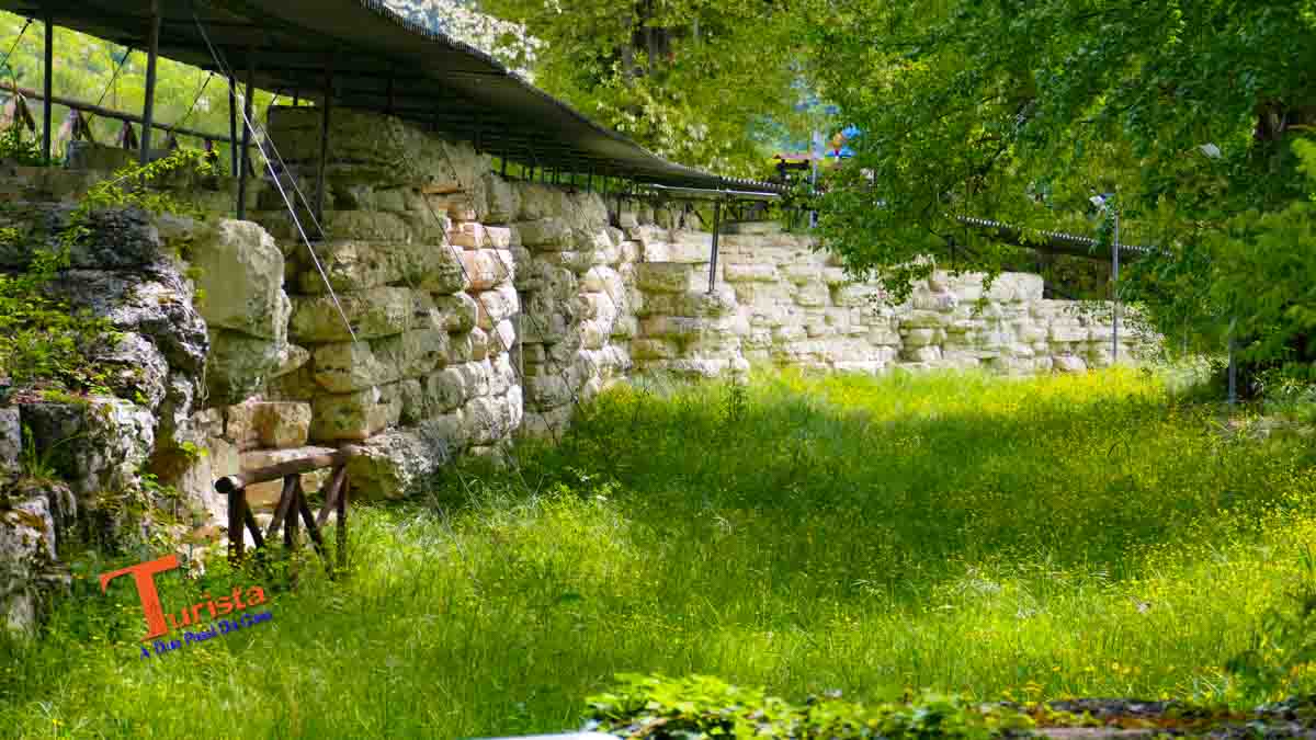 Acqualagna, mura romane - Turista A Due Passi Da Casa